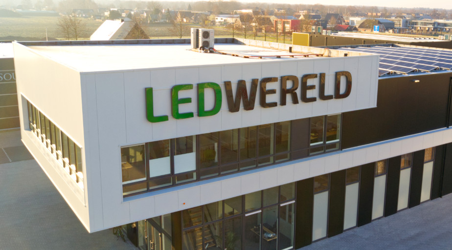 <span class="highlight">LEDWERELD</span> From €0 to >€2.500.000 revenue in less than two years